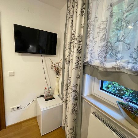 Airport Rooms Waldblick Кёльн Экстерьер фото
